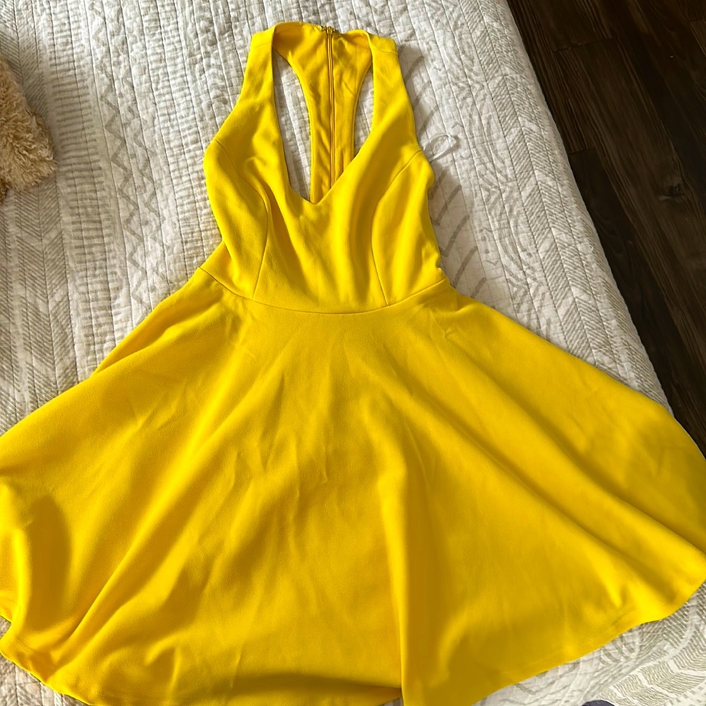 LULUS 🌟Yellow flowy dress